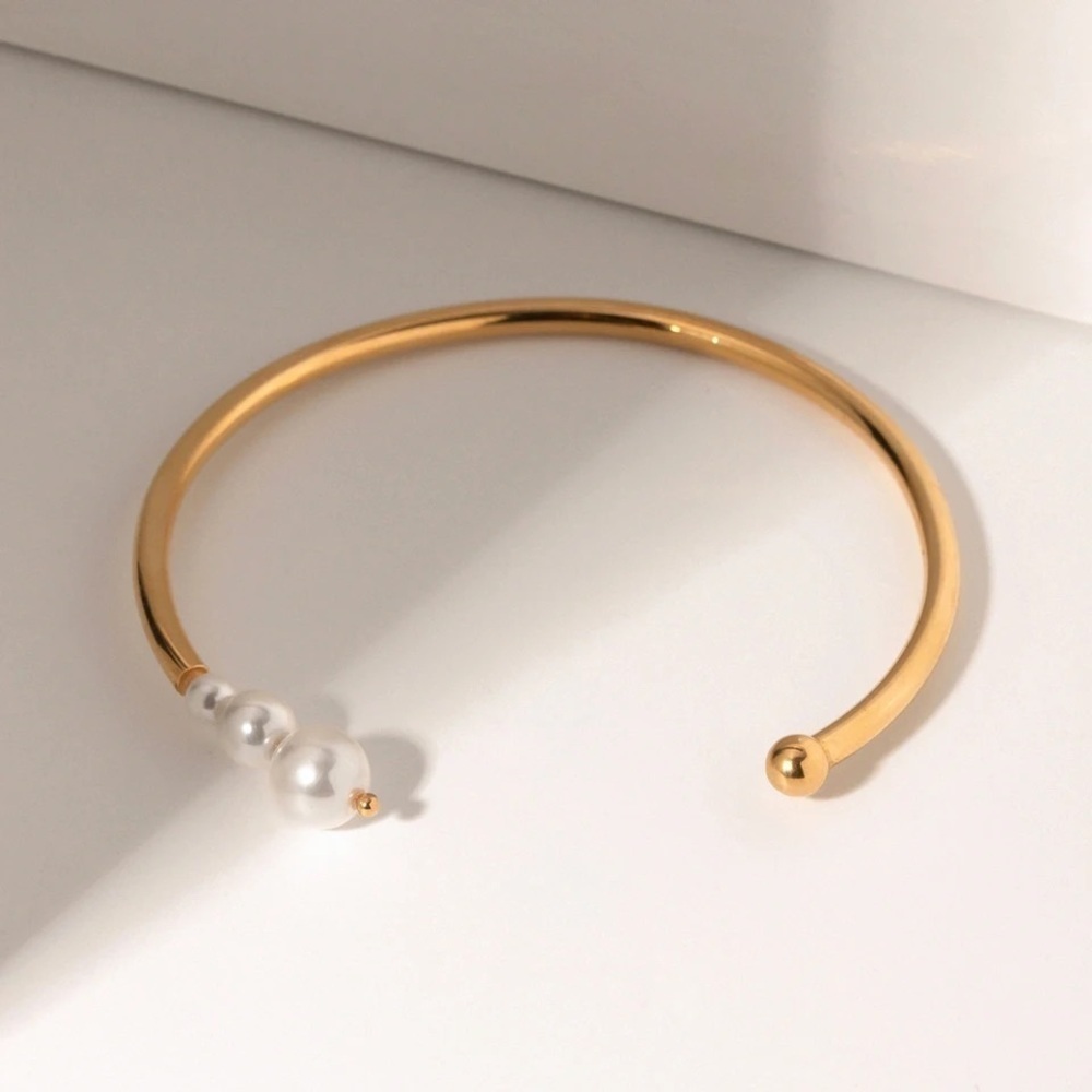 18k Gold Plated Elegant Pearls Asymmetric Personalized Open Bracelet